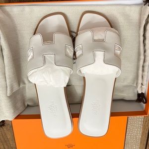 Pristine Hermes Oran Sandal in Blanc, Size 38
